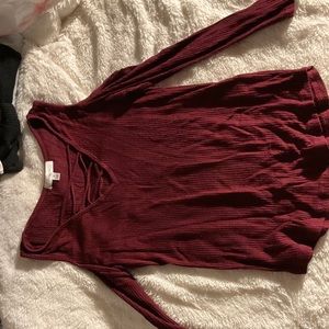 Shoulder hole long sleeve shirt